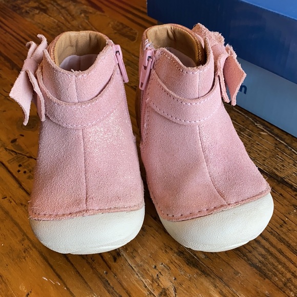 EUC Pink Swede Stride Right Boots w/Bow - Picture 3 of 7